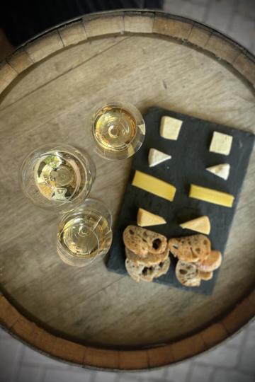 Aperitif wines and cheeses of the valley