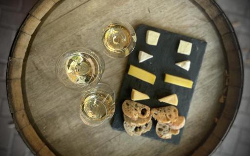 Aperitif wines and cheeses of the valley